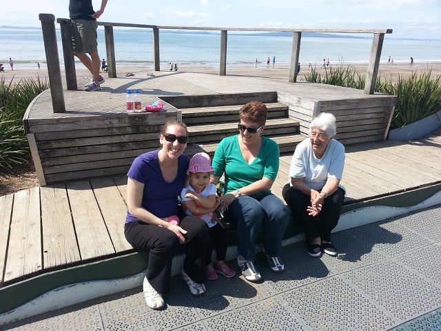 2013-10-06 Natalie Danielle Maureen Mary NZ Beach